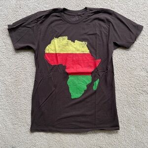Mad Engine Africa short sleeve graphic t-shirt green yellow red size medium m